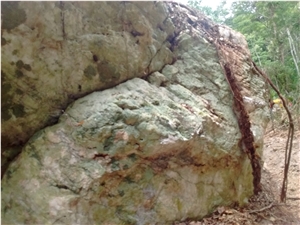 Cristal Leitoso Quarry