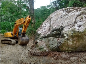 Cristal Leitoso Quarry