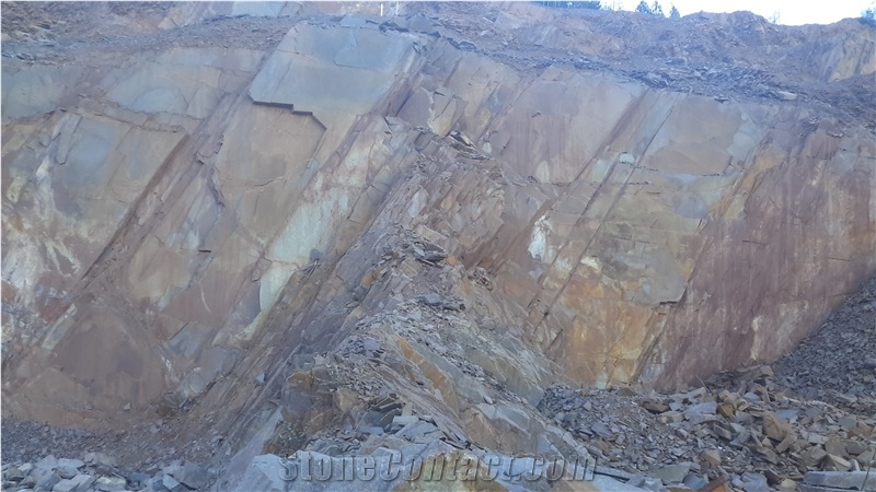 ODORIZZI GIUSEPPE Porfido di Albiano Quarry