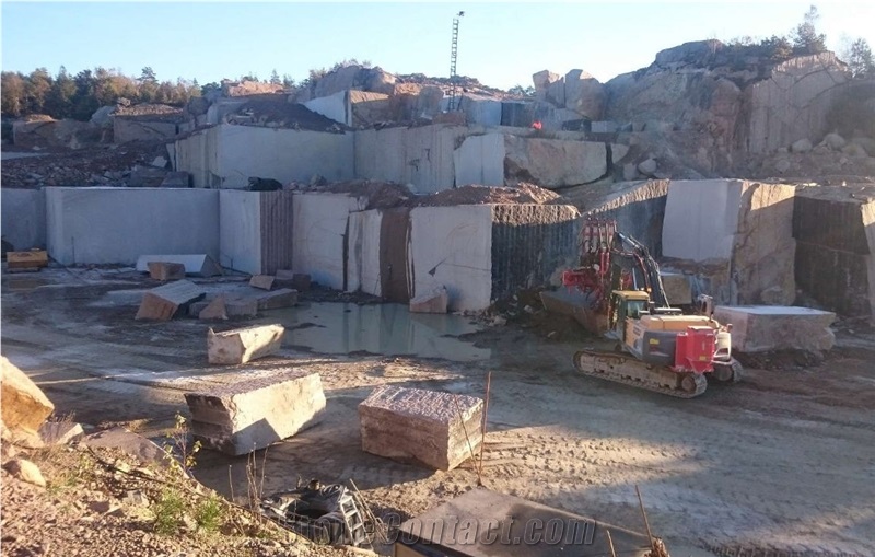 Tranas Red Granite Quarry