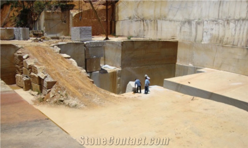 Granito Branco Ipanema - Ipanema White Granite Quarry