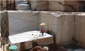Juparana Crema Bordeaux Granite Quarry