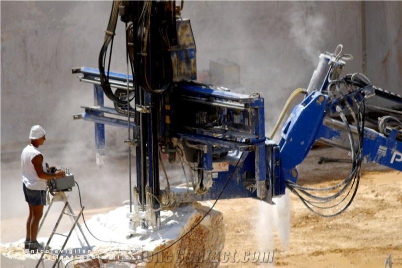 Perlatino Ruvo di Puglia Quarry