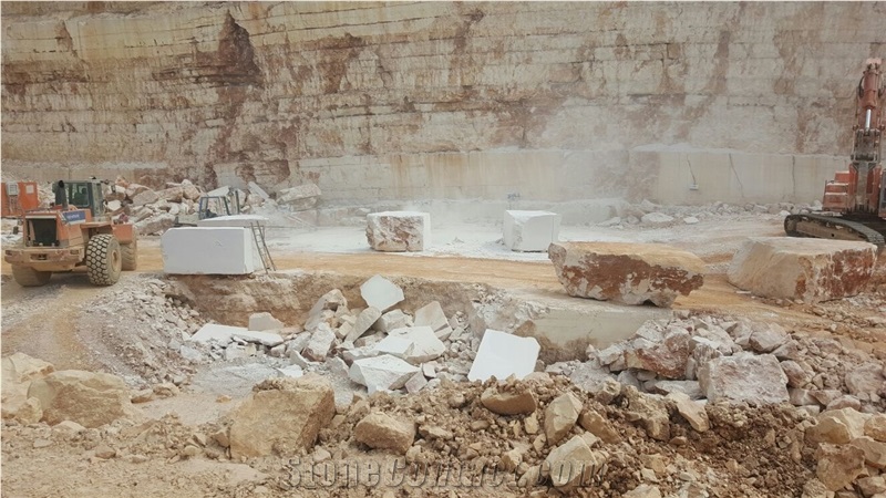 Trani Cocciolato, Trani Classico, Trani Chiaro, Trani Unito Quarry
