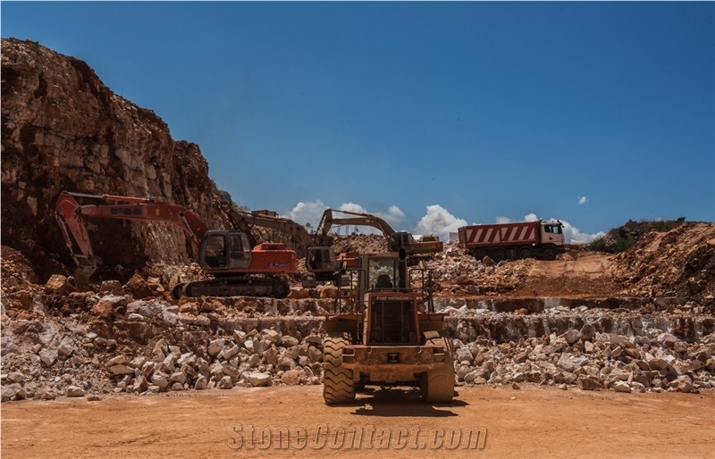 Trani Cocciolato, Trani Classico, Trani Chiaro, Trani Unito Quarry