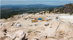 Amarelo San Martinho - Amarillo San Martino Quarry
