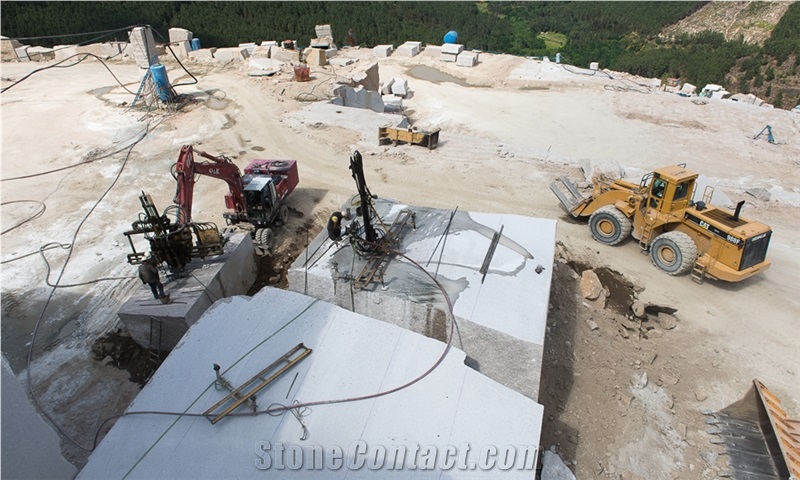 Crema Terra Granite Quarry