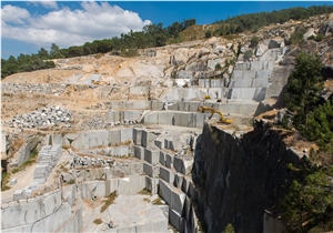 Sienito de Monchique, Cinzento Monchique, Monchique St. Louis, Marron Monchique Quarry Sienito de Monchique, Cinzento Monchique, Monchique St. Louis, Marron Monchique Quarry