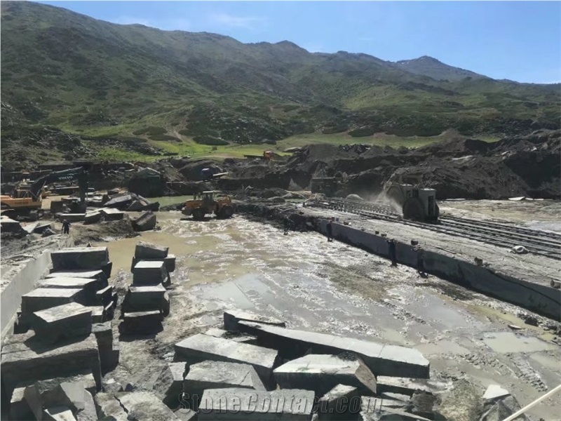 Platinum black granite, Black Granite Quarry