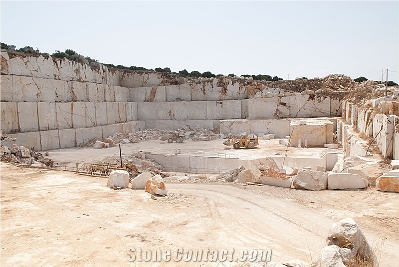 Cremino Marble and Cremino Nuvolato Marble Quarry Viscardo