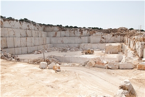 Cremino Marble and Cremino Nuvolato Marble Quarry Viscardo