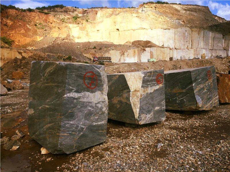 Giallo Siena Nuvolato Etrusco Quarry