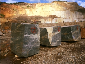 Giallo Siena Nuvolato Etrusco Quarry