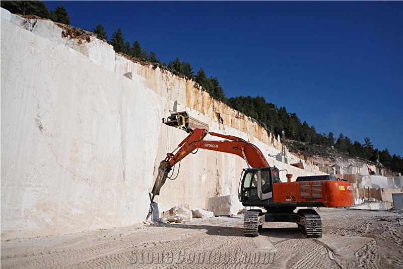 Naturelmar Crema Santa Limestone Quarry