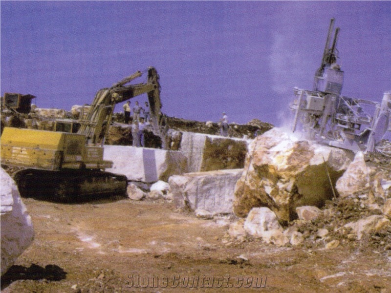 Trani Bronzetto Quarry