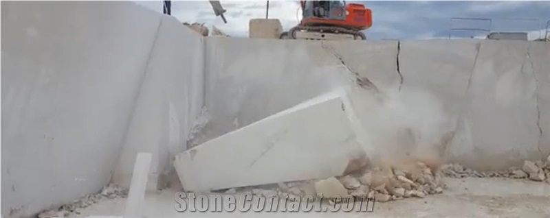 Perlato Fiorito- Crema Perlato Marble Quarry
