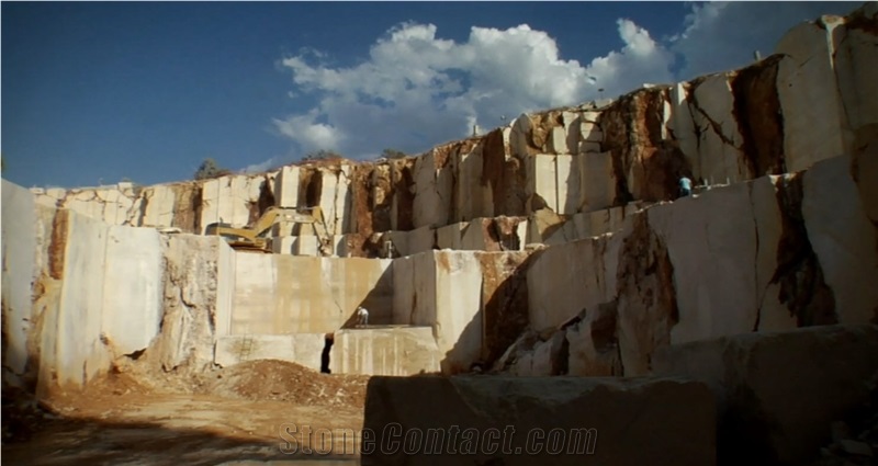Breccia Sarda Nuvolato-Daino Venato Quarry