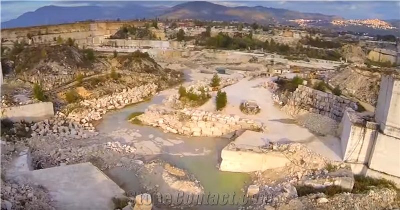 Travertino Alabastrino - Alabastrino Travertine Quarry