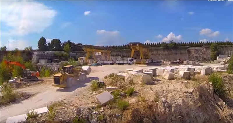 Travertino Alabastrino - Alabastrino Travertine Quarry