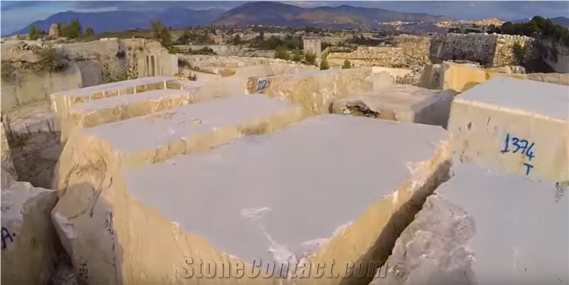 Travertino Golden Navona Quarry