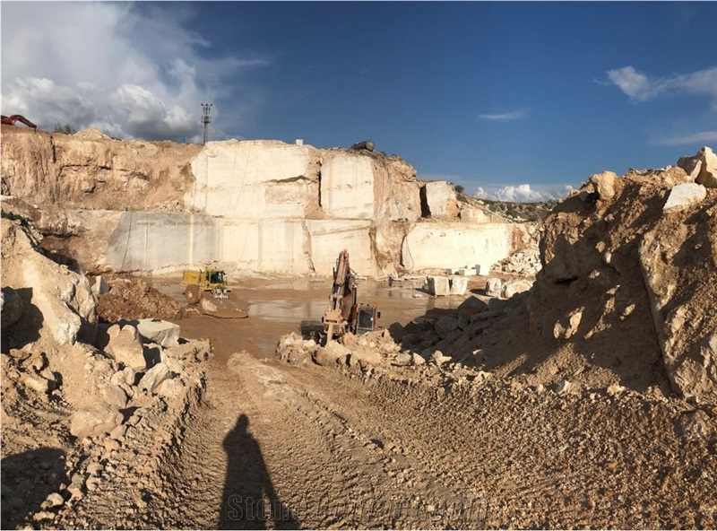 Aycan Travertine-Kayseri Light Travertine, Classic Light Travertine Quarry