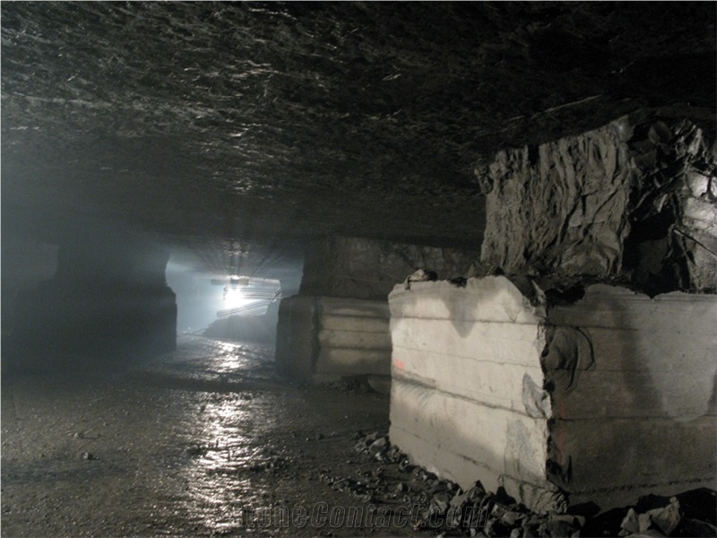 Noir de Golzinne- Noir de Mazy (Noir Fin Belge) Quarry
