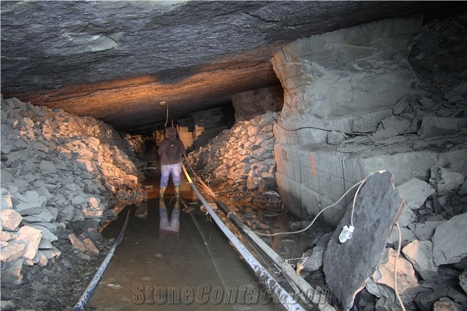 Noir de Golzinne- Noir de Mazy (Noir Fin Belge) Quarry