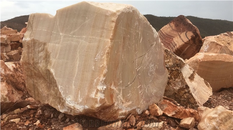 Esperanza Tropical Onyx- Naranja Onyx Quarry