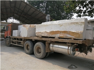 China Snow White Marble Quarry