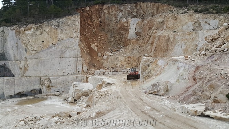 Turkey Eskisehir Region, Eskisehir Rainbow Onyx,Golden Cloud Onyx Quarry