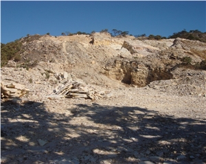 Miracema Old Gold Gneiss Quarry