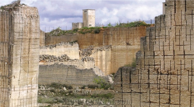 Pietra Carparo Rosso- Pietra Leccese Quarry