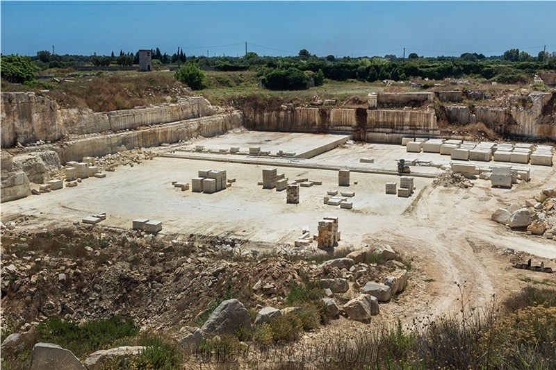 Pietra Leccese Calcare Melpignano Quarry