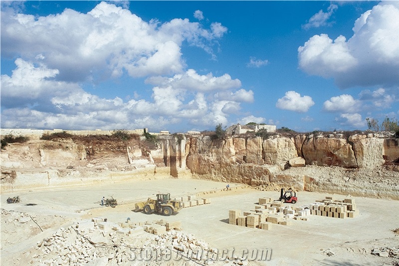 Pietra Leccese Calcare Melpignano Quarry