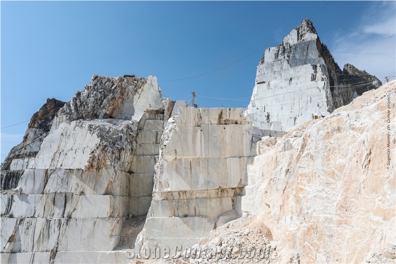 Bianco Carrara C-Bianco Carrara CD Querciola 147 quarry