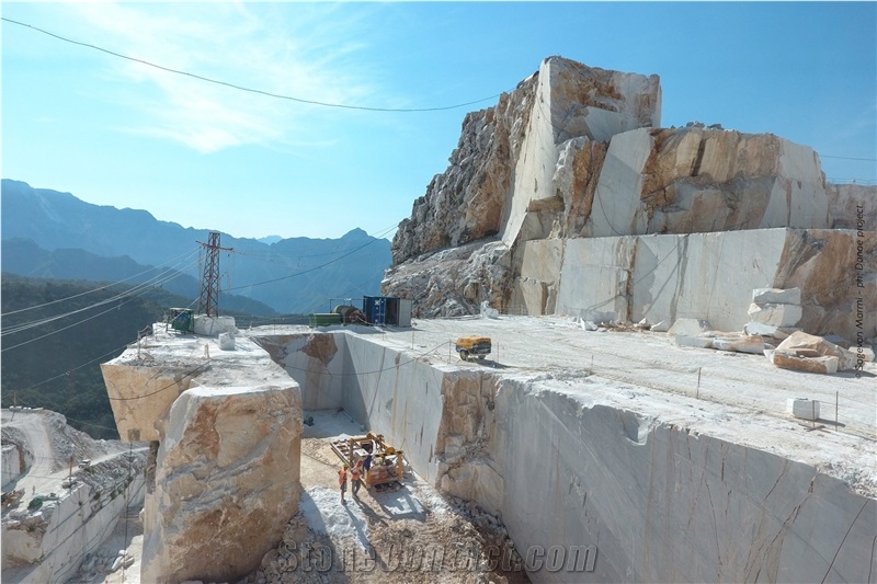 Bianco Carrara C-Bianco Carrara CD Querciola 147 quarry