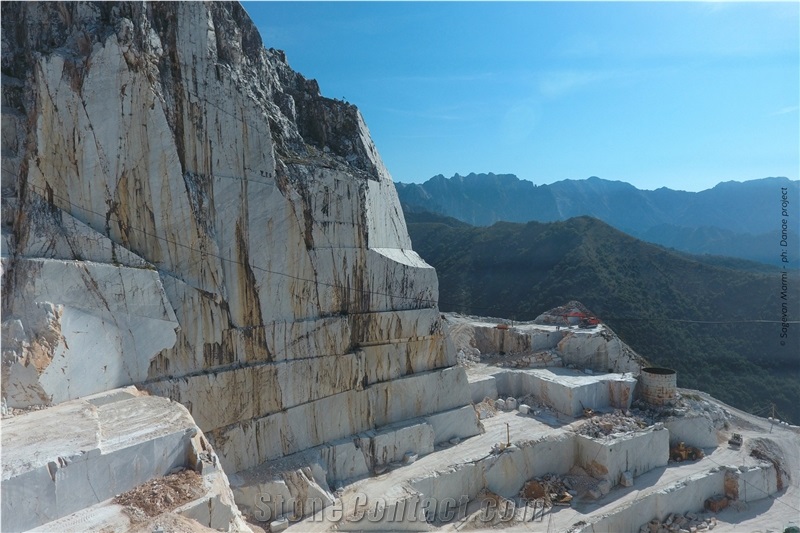 Bianco Carrara C-Bianco Carrara CD Querciola 147 quarry