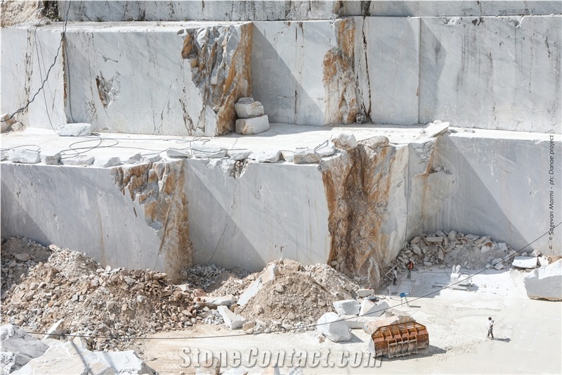 Bianco Carrara C-Bianco Carrara CD Querciola 147 quarry