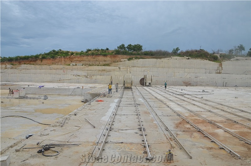 Deep Grey Grain Granite Quarry