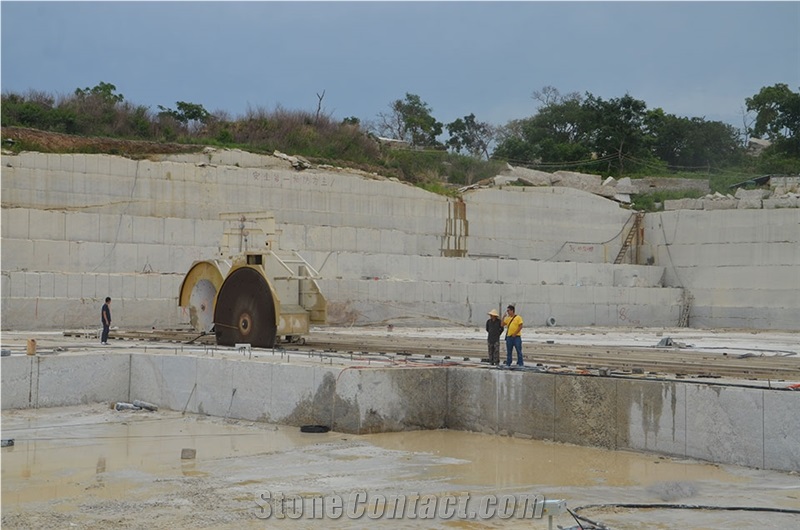 Deep Grey Grain Granite Quarry