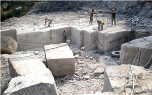 Ancient White Wood Grain Marble Quarry