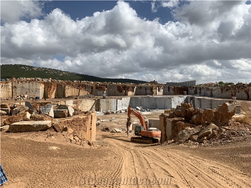 Denizli Black Neruda Marble Quarry
