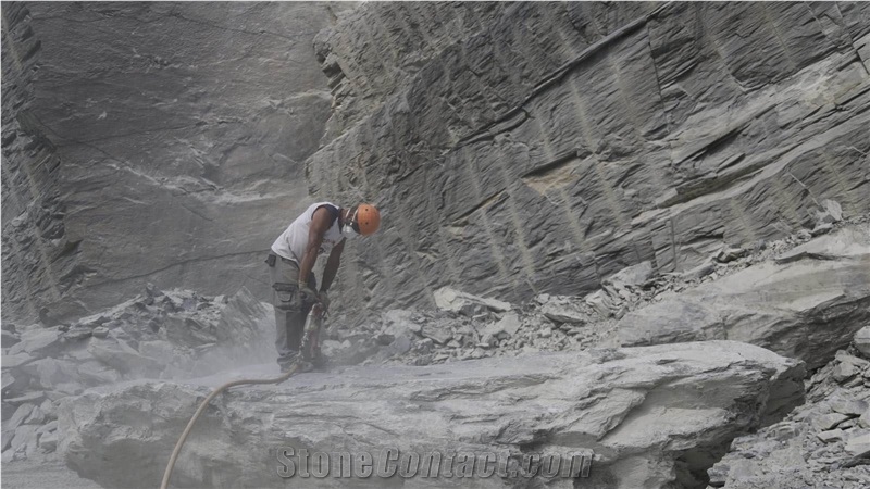 Verde Serpentino Natural Split Chiesa in Valmalenco Quarry