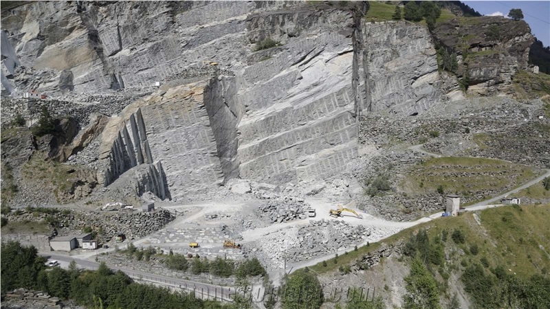 Verde Serpentino Natural Split Chiesa in Valmalenco Quarry
