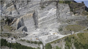 Verde Serpentino Natural Split Chiesa in Valmalenco Quarry