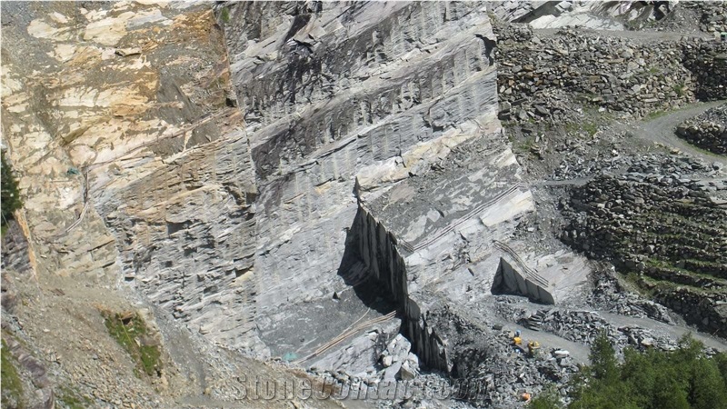 Verde Serpentino Natural Split Chiesa in Valmalenco Quarry