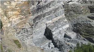 Verde Serpentino Natural Split Chiesa in Valmalenco Quarry