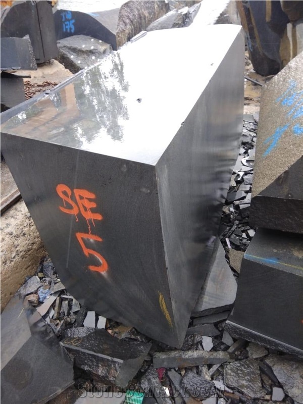 India Jet Black Granite Quarry
