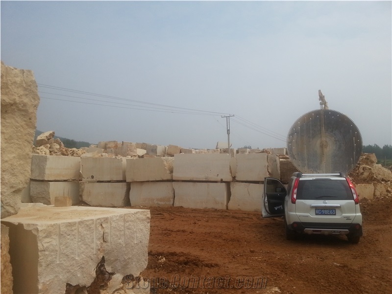 Classic Beige Limestone Quarry
