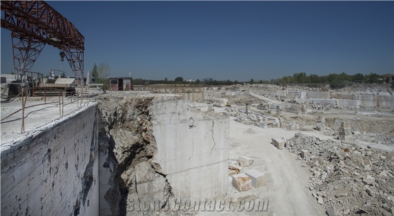 Travertino Romano Noisette Quarry